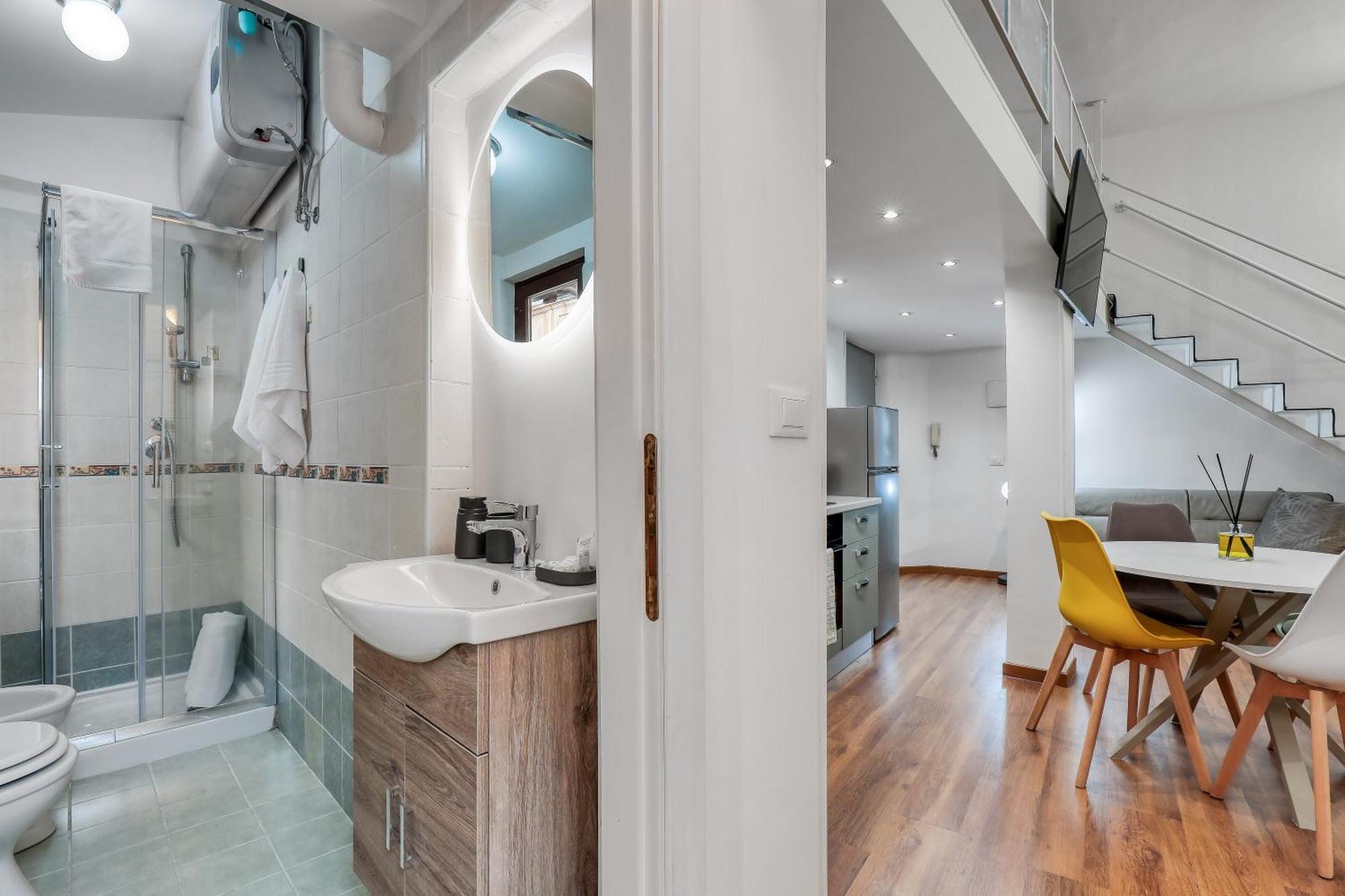 Atrhome Essential Loft Canova Apartment
