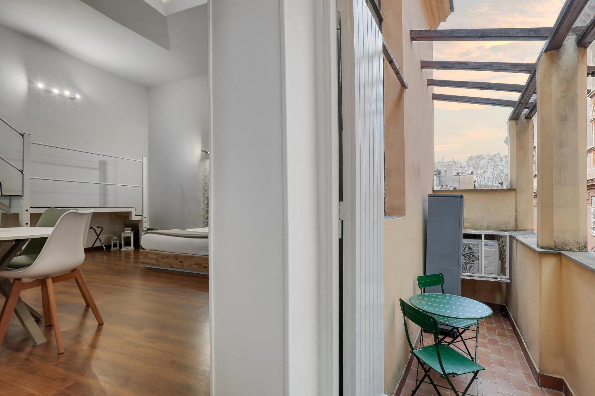 Atrhome Essential Loft Canova * Rome