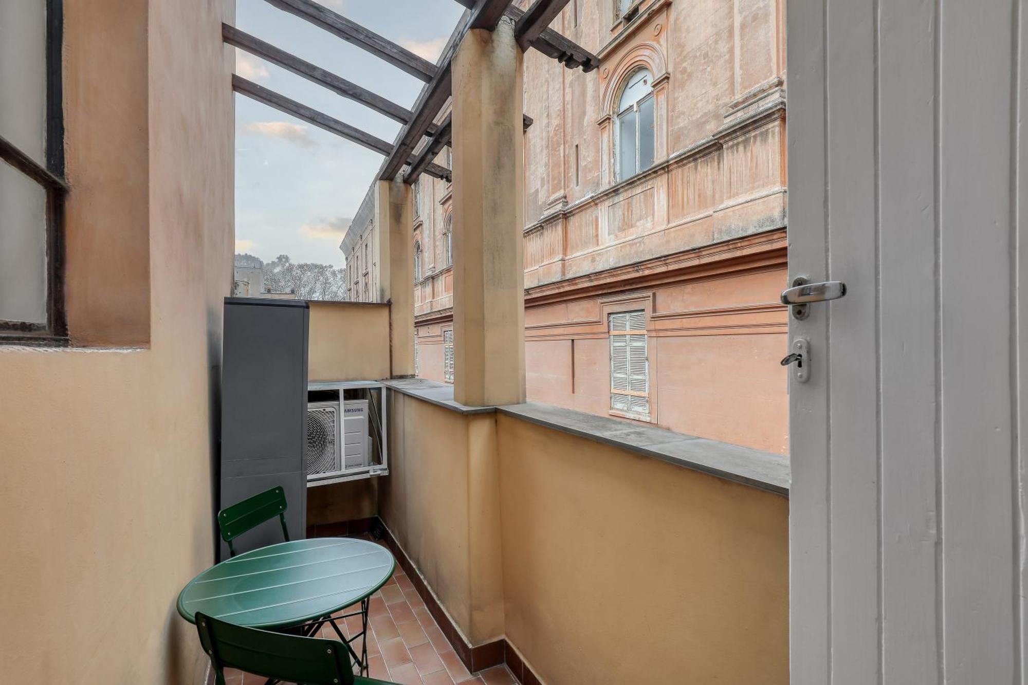 Atrhome Essential Loft Canova Apartment *